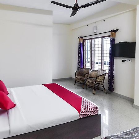 Oyo 49244 Green Castle Residency Nedumkandam Bagian luar foto