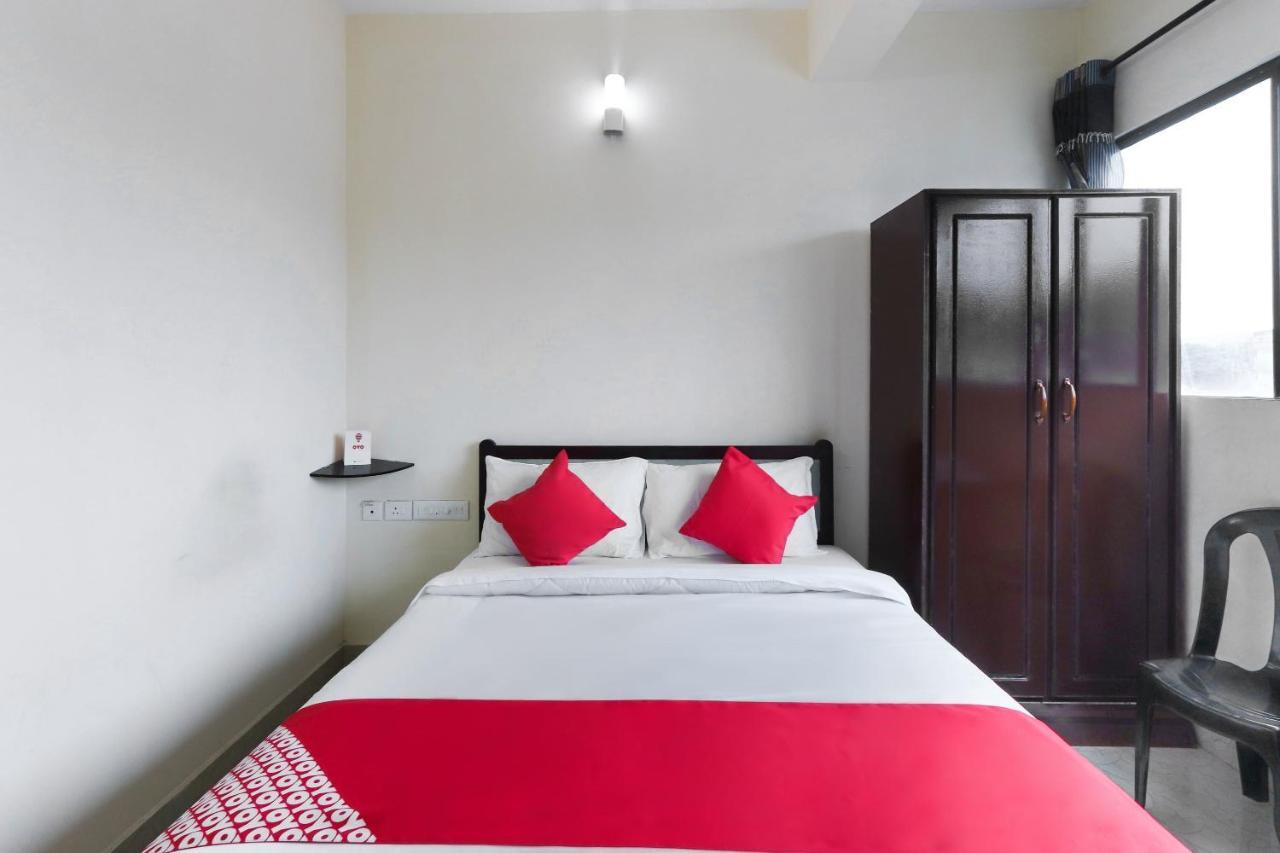 Oyo 49244 Green Castle Residency Nedumkandam Bagian luar foto