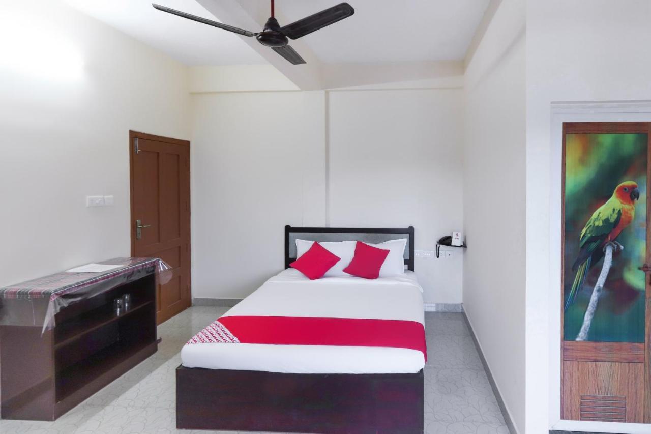 Oyo 49244 Green Castle Residency Nedumkandam Bagian luar foto