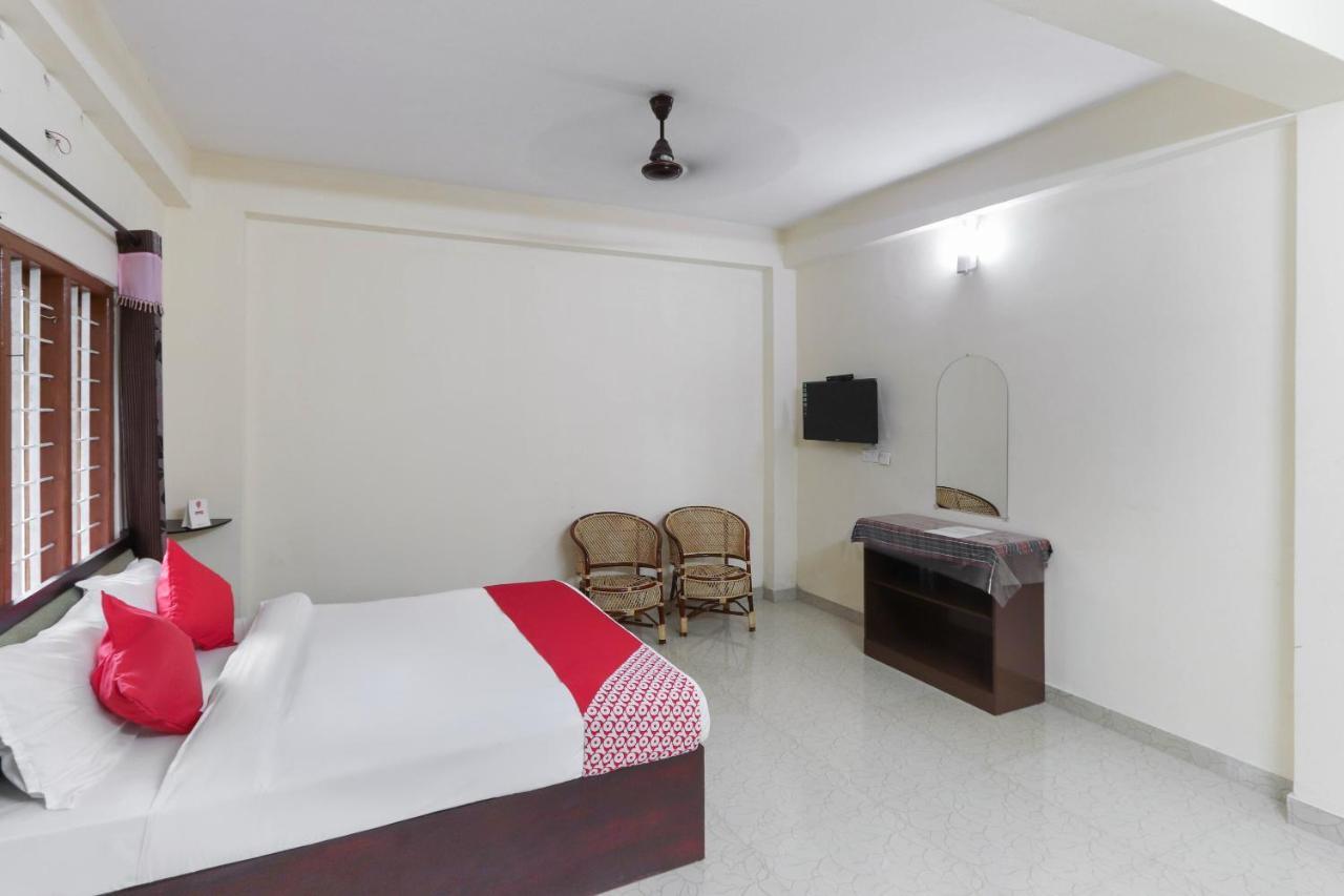 Oyo 49244 Green Castle Residency Nedumkandam Bagian luar foto