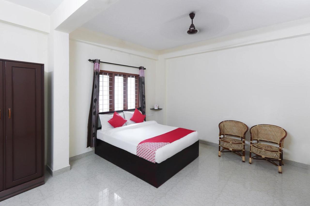 Oyo 49244 Green Castle Residency Nedumkandam Bagian luar foto