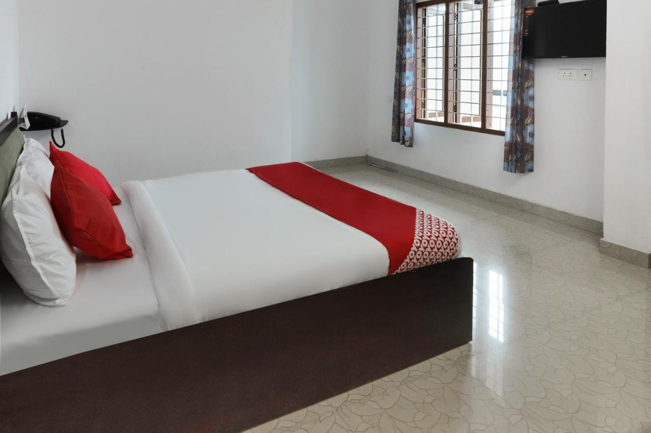 Oyo 49244 Green Castle Residency Nedumkandam Bagian luar foto