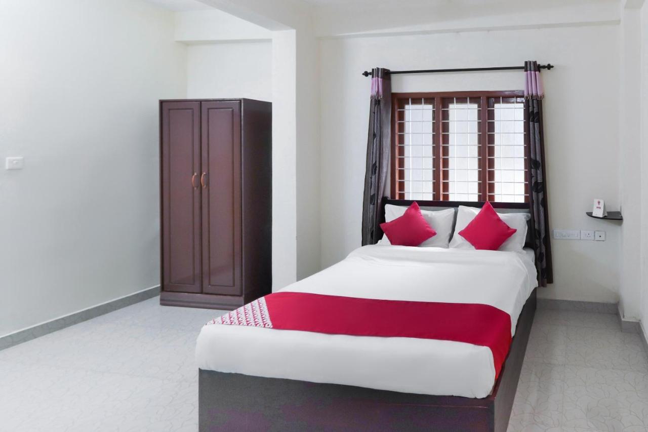 Oyo 49244 Green Castle Residency Nedumkandam Bagian luar foto