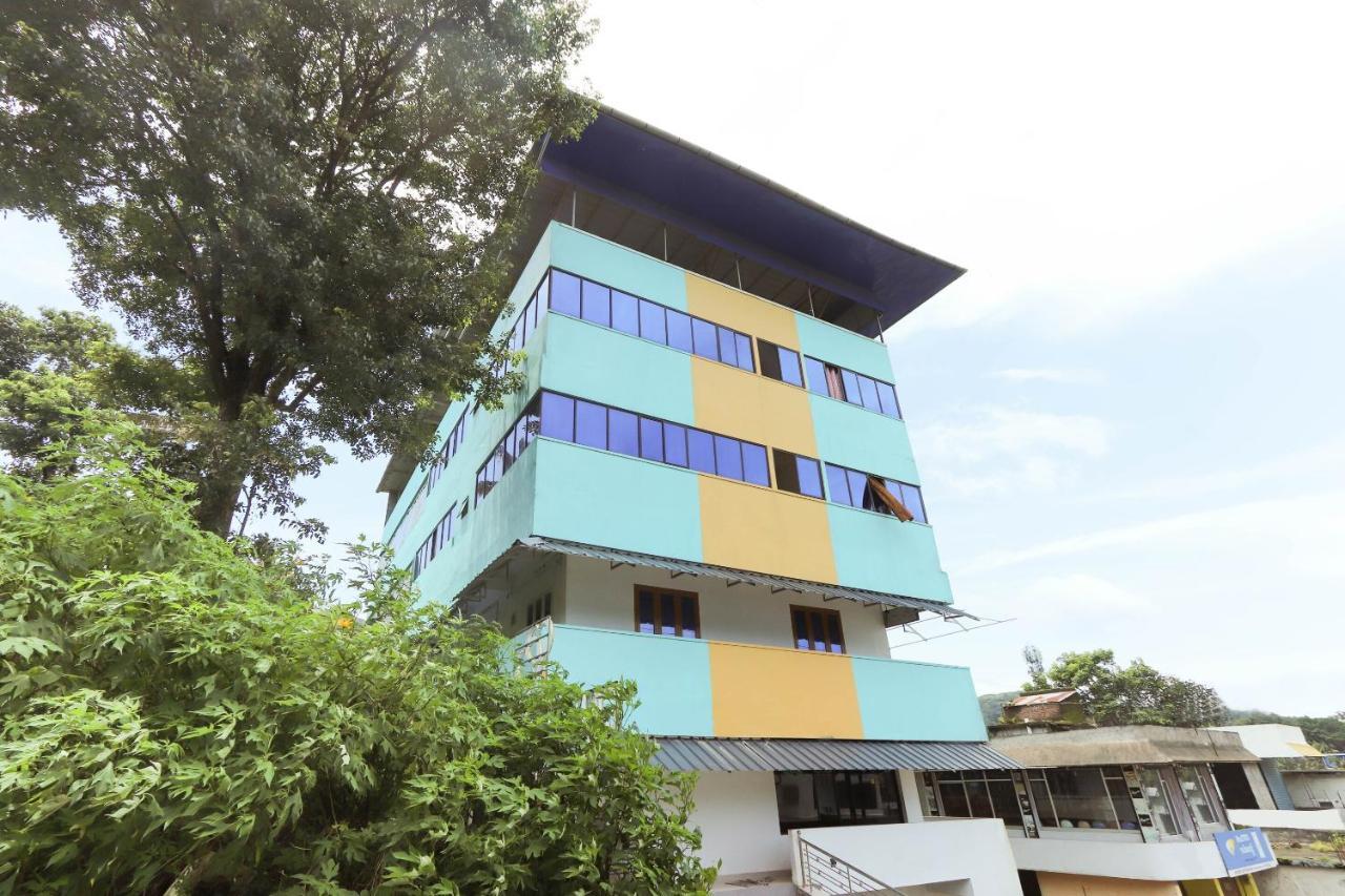 Oyo 49244 Green Castle Residency Nedumkandam Bagian luar foto