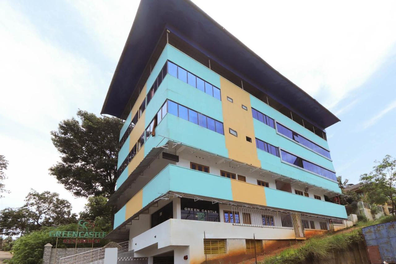 Oyo 49244 Green Castle Residency Nedumkandam Bagian luar foto