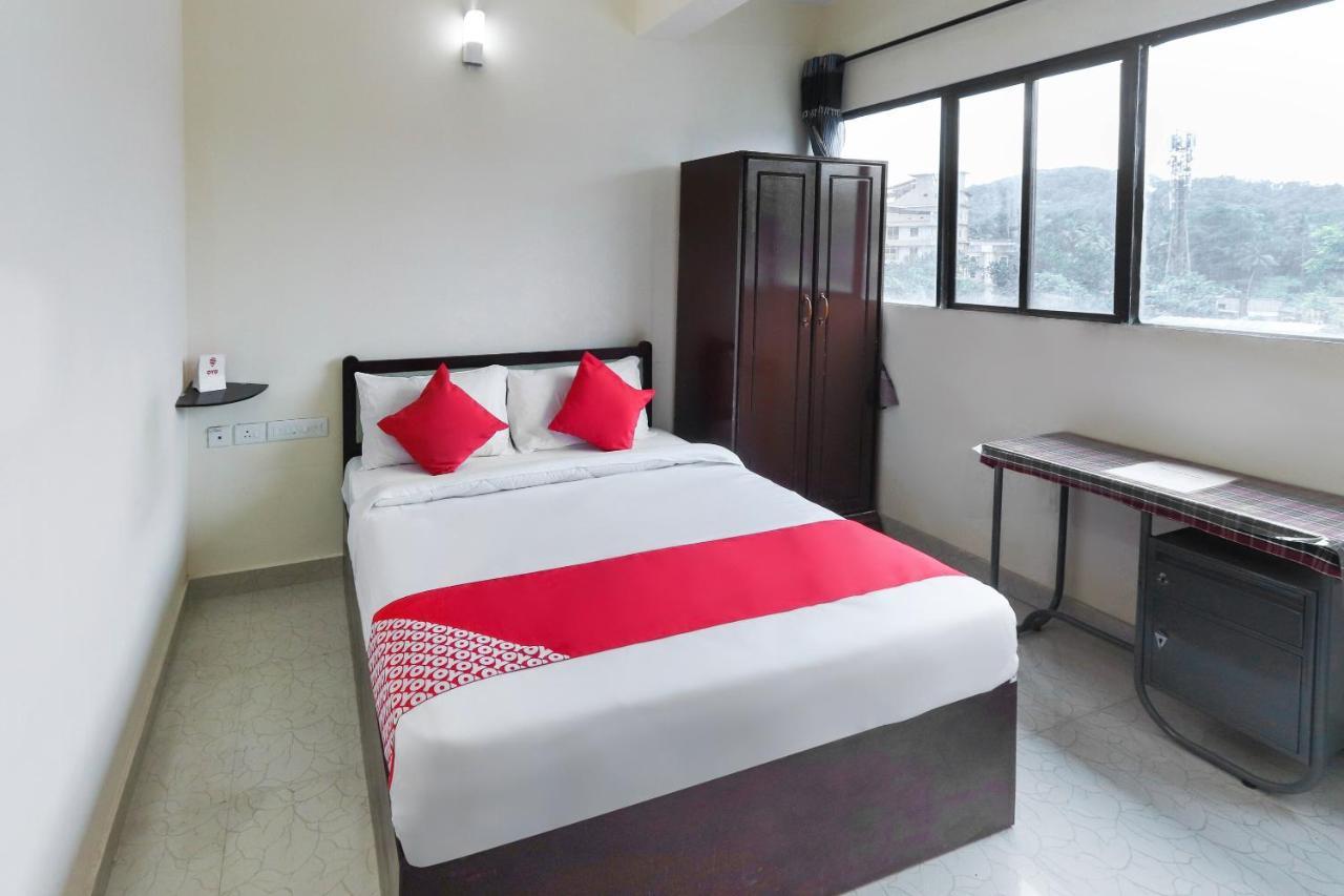 Oyo 49244 Green Castle Residency Nedumkandam Bagian luar foto