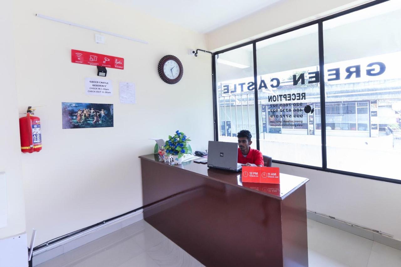 Oyo 49244 Green Castle Residency Nedumkandam Bagian luar foto