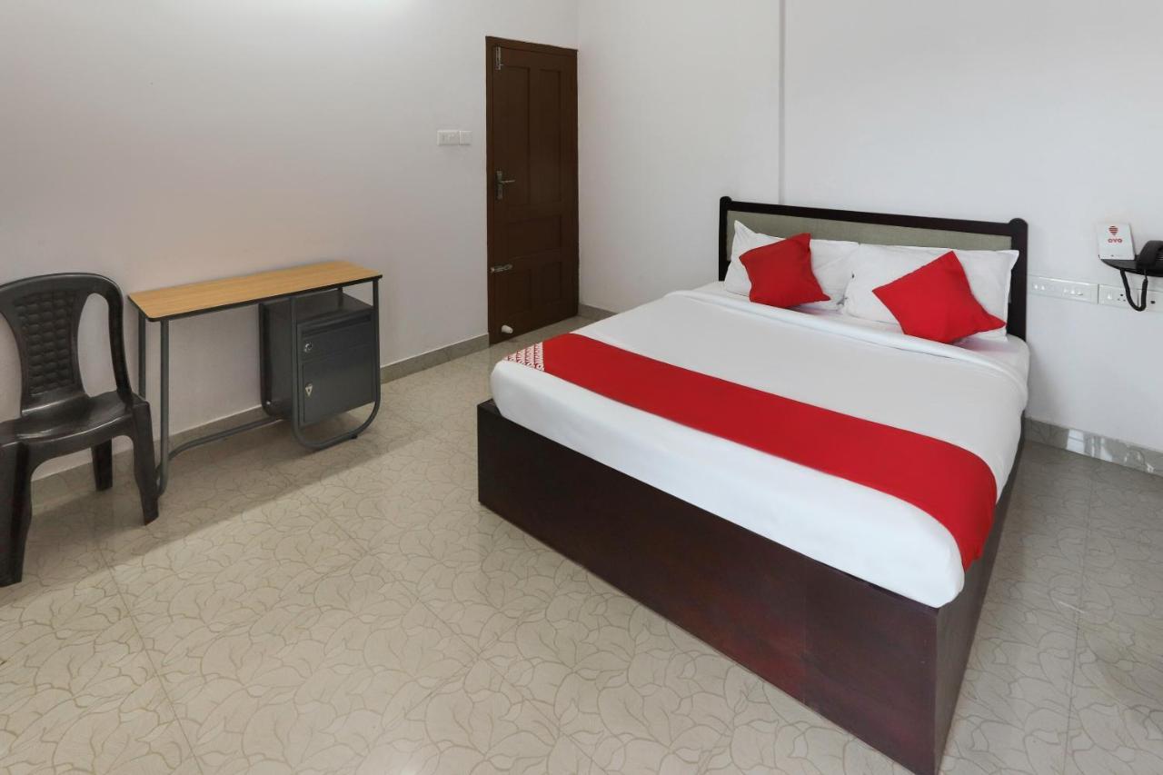 Oyo 49244 Green Castle Residency Nedumkandam Bagian luar foto