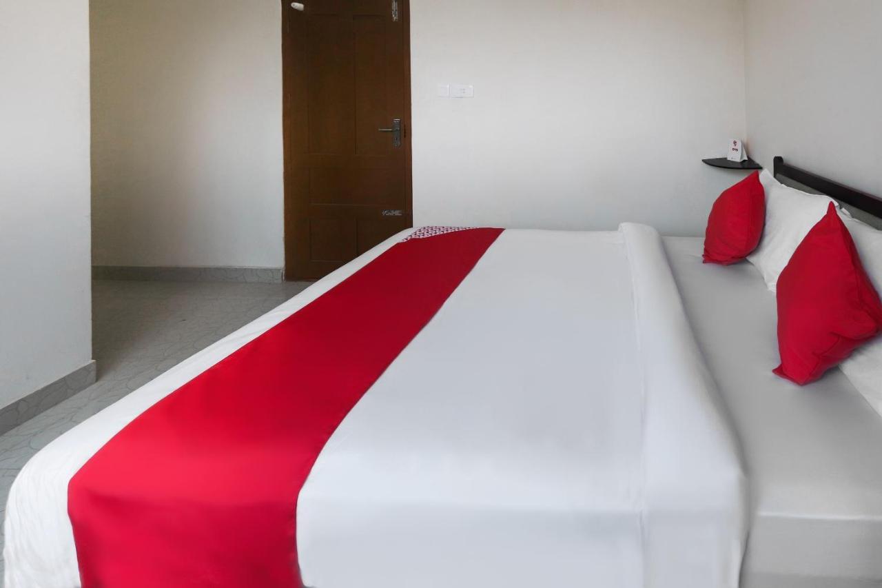 Oyo 49244 Green Castle Residency Nedumkandam Bagian luar foto