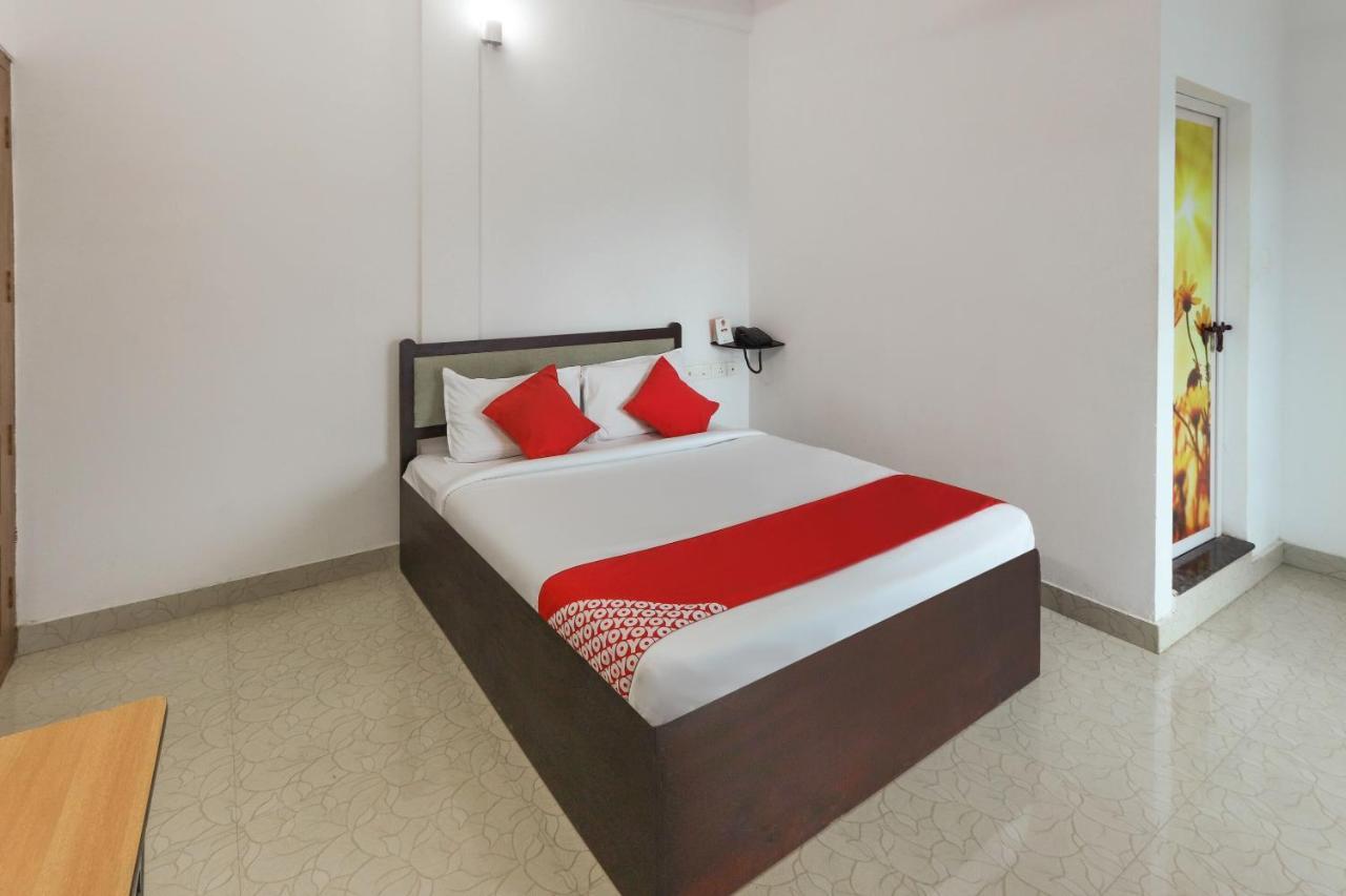 Oyo 49244 Green Castle Residency Nedumkandam Bagian luar foto